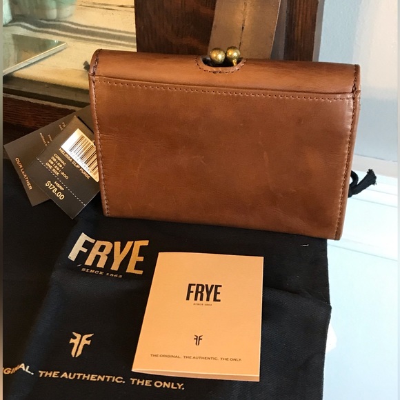 ⭐️ SALE ⭐️ NWT Frye Melissa Leather Clip Purse Wallet Retail $178 - Picture 2 of 13